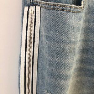 Jeans with side zipper